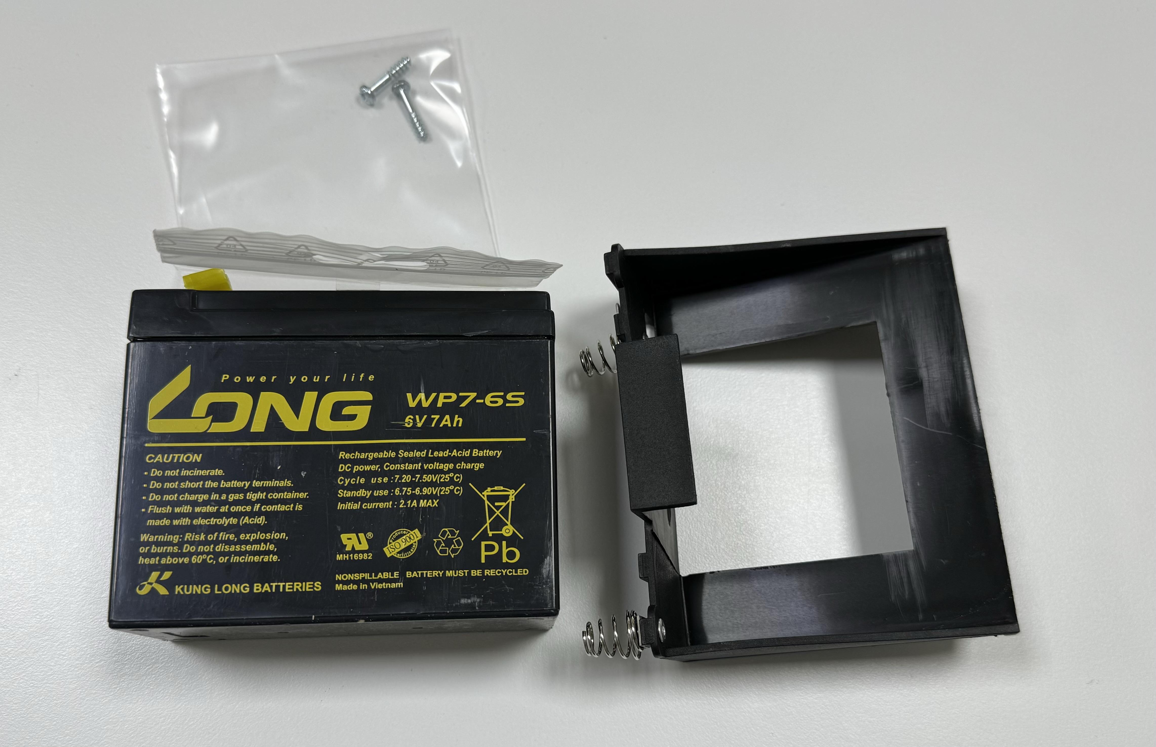 IMG_5518 Akku 6 V/ 7 Ah, mit Akkuhalter für Euro-Blitz und Euro-Synchron