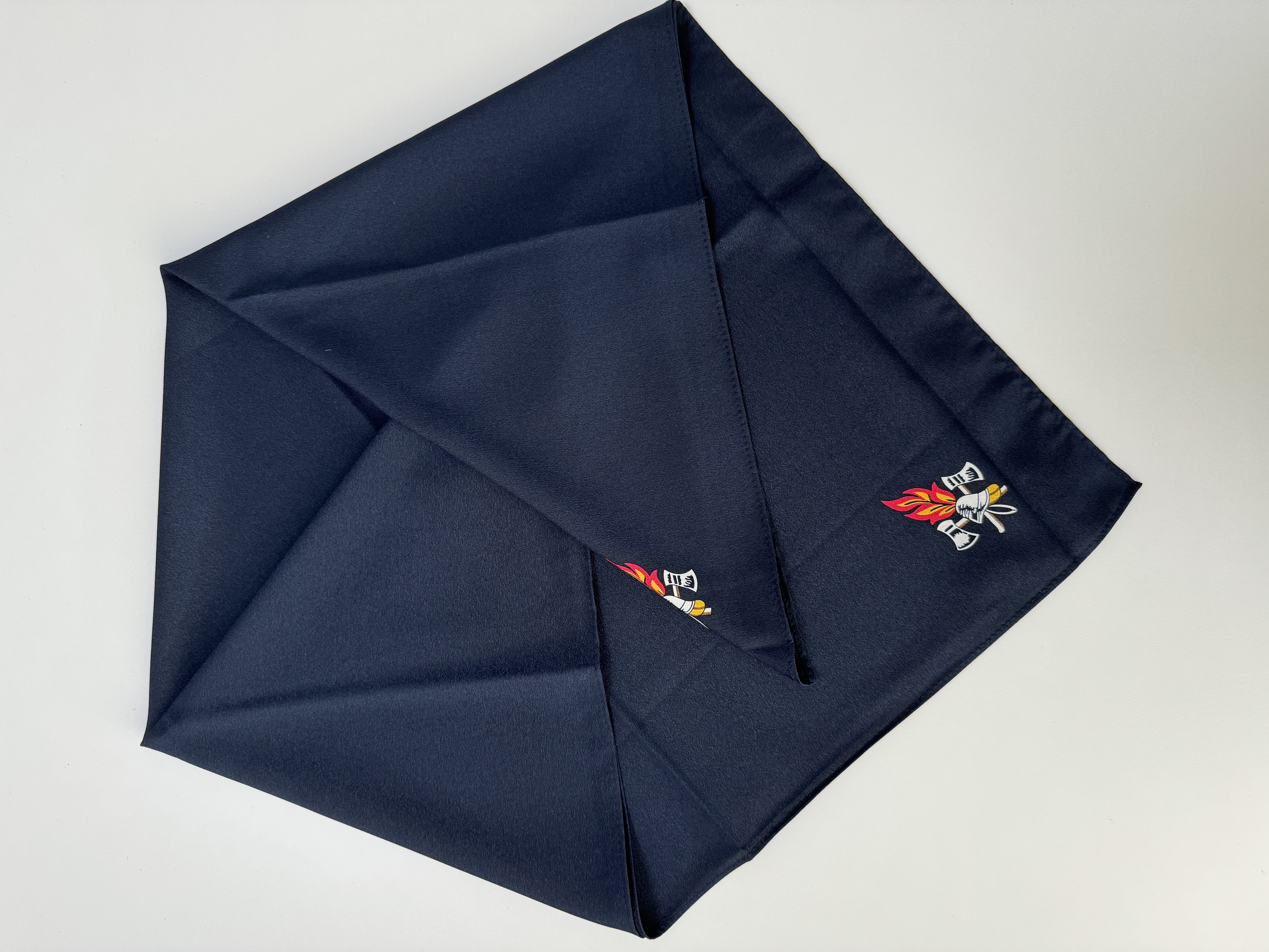 Umhängetuch für Damen, mit Feuerwehr Emblem bedruckt