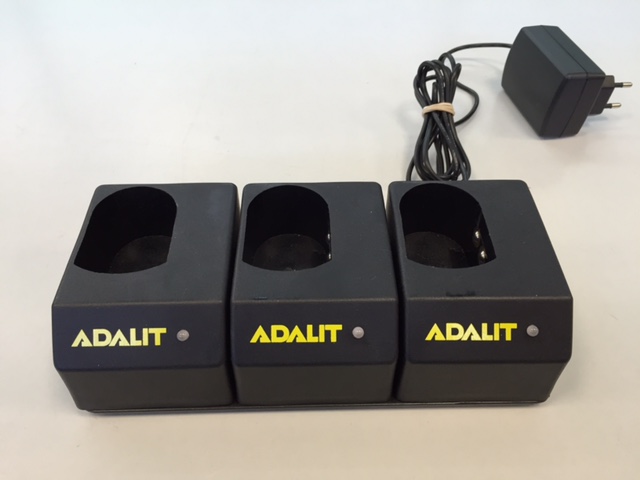 480586_Ladegeraet_Adalit_230_V_3-fach5c07a5f08af86 Netz-Ladegerät 220/240 V für 3 ADALIT®-Handleuchten L-3000/L-4000