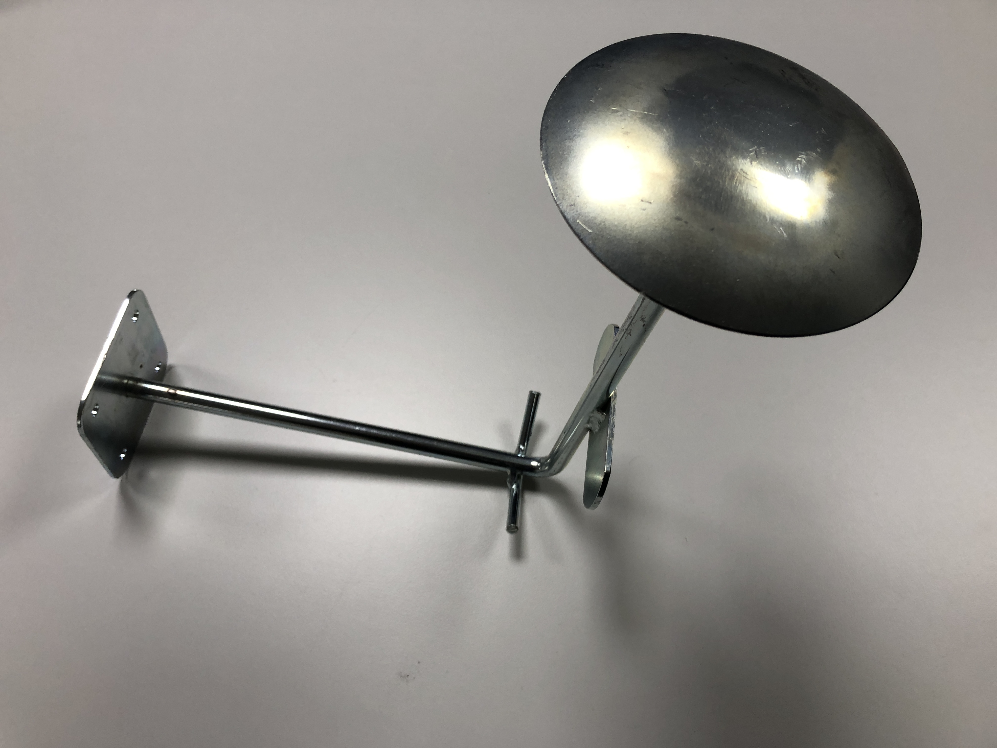 Helmhalter zur Wandmontage mit Haken und Namensschild