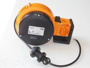 Automatik-Kabelaufroller mit 4 m Kabel und Stecker